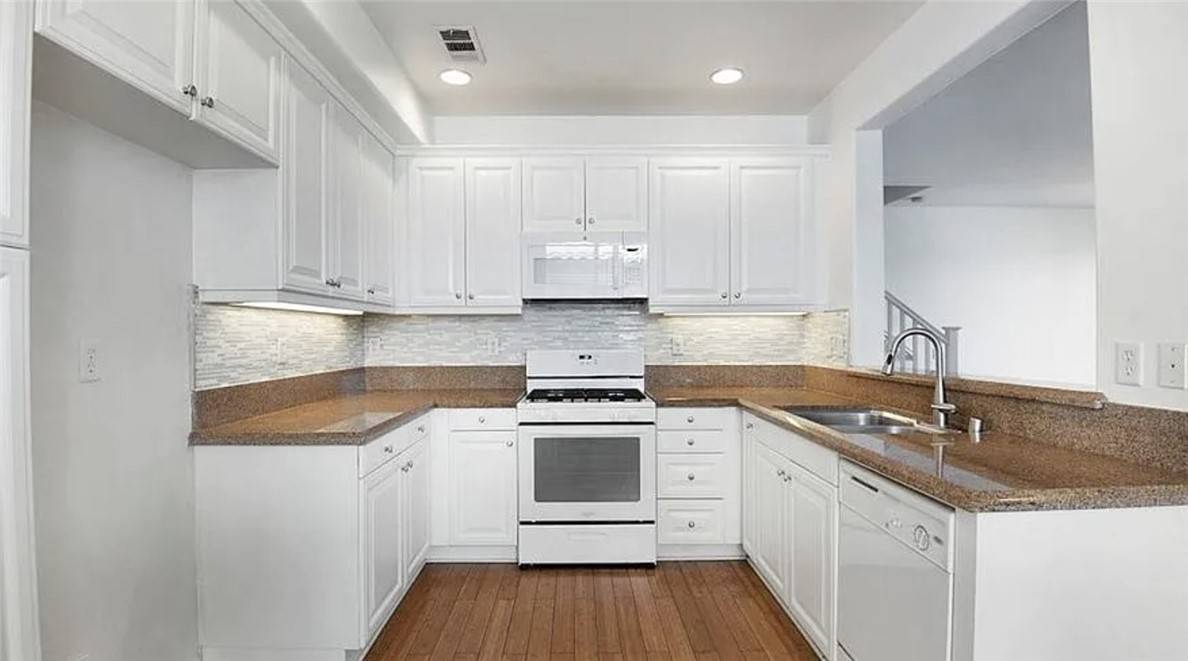Saugus (santa Clarita), CA 91350,19440 Laroda Lane