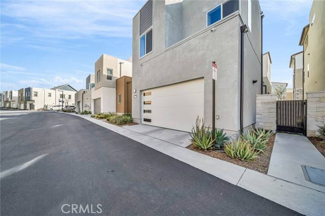 Valencia (santa Clarita), CA 91381,27216 Coyote Bush Court