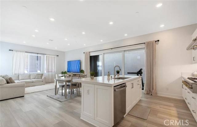 Valencia (santa Clarita), CA 91381,27216 Coyote Bush Court
