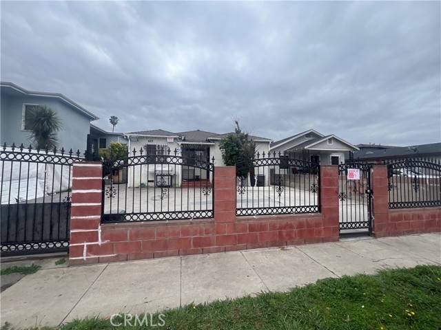Los Angeles, CA 90003,422 E 81st Street