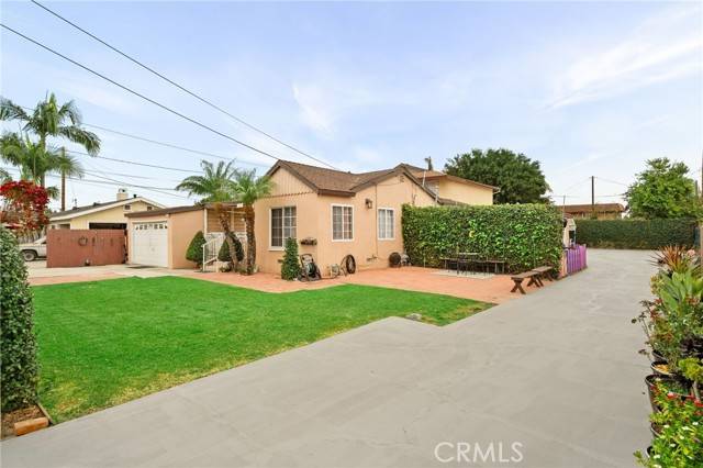 Lakewood, CA 90715,20822 Roseton Avenue