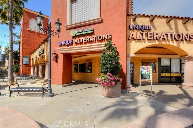 Anaheim, CA 92808,8018 E Santa Ana Canyon Road