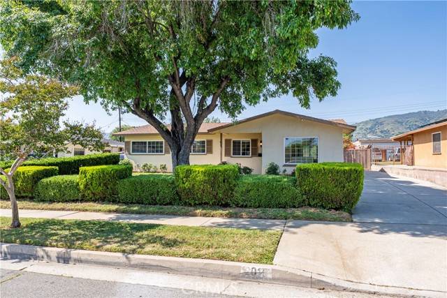 Glendora, CA 91740,2015 E Petunia Street
