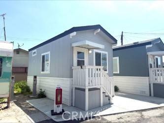 Lomita, CA 90717,1851 lomita Boulevard #17