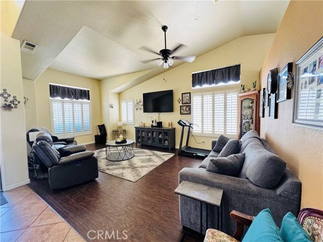 Hesperia, CA 92344,8925 FALLBROOK Court