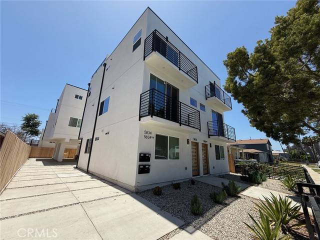 Los Angeles, CA 90034,5836 Ernest Avenue