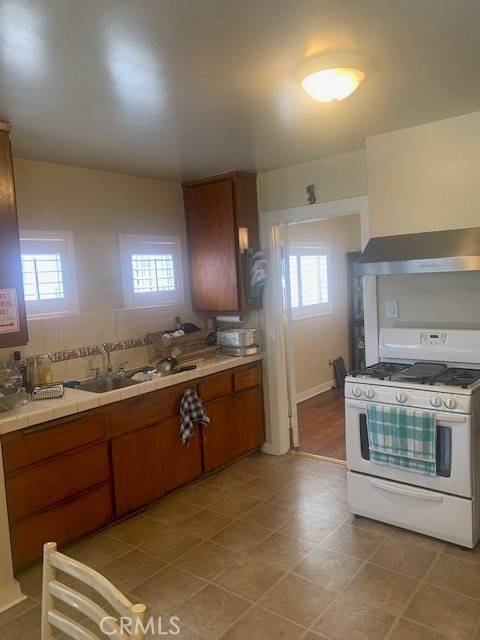 Los Angeles, CA 90016,2306 Alsace Avenue