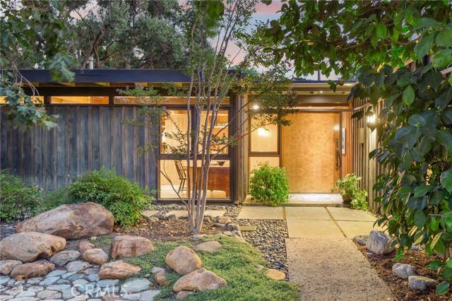 Claremont, CA 91711,1343 Via Zurita Street