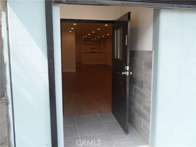 Los Angeles, CA 90003,8763 S San Pedro