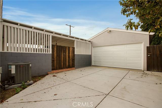 Ontario, CA 91762,924 W E