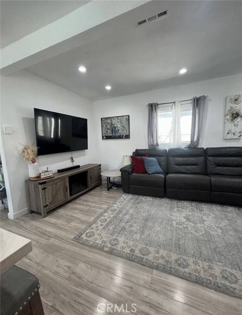 Compton, CA 90220,1715 W 155th