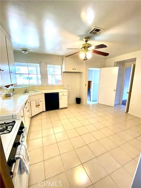 Fullerton, CA 92833,1212 W Oak Avenue