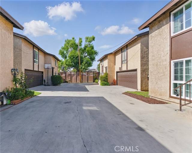 Hawthorne, CA 90250,13722 Cerise Avenue