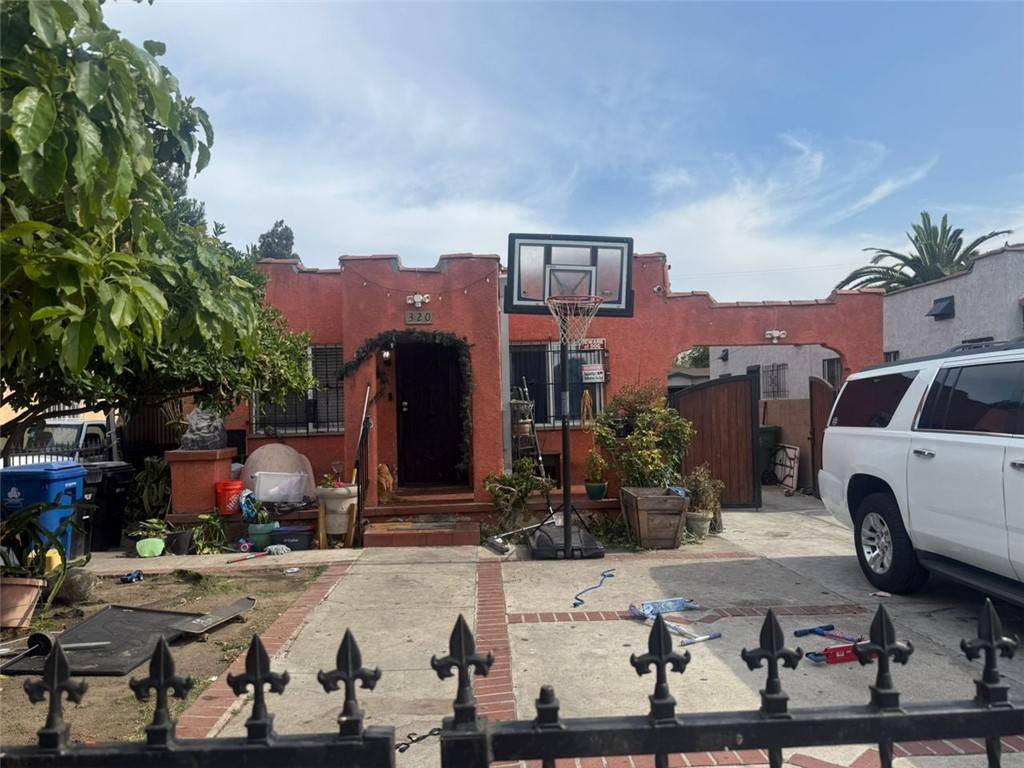 Los Angeles, CA 90003,320 W 83rd Street