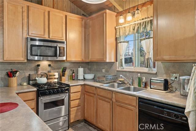 Crestline, CA 92325,810 Arosa Drive