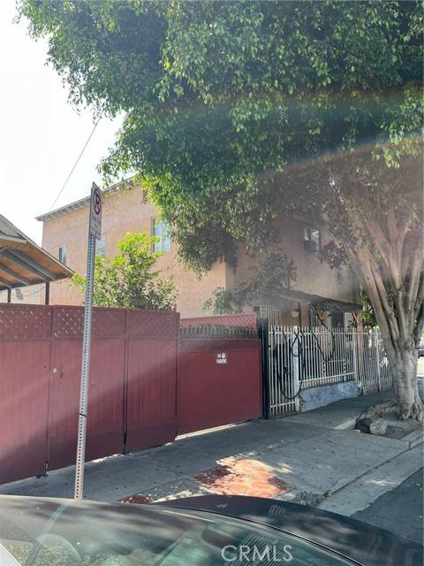 Los Angeles, CA 90011,300 E 42nd Place