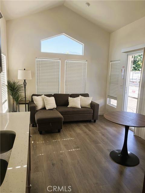 Monrovia, CA 91016,2548 Peck Road #9