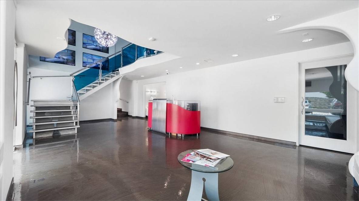 Bell Gardens, CA 90201,6730 Florence Ave