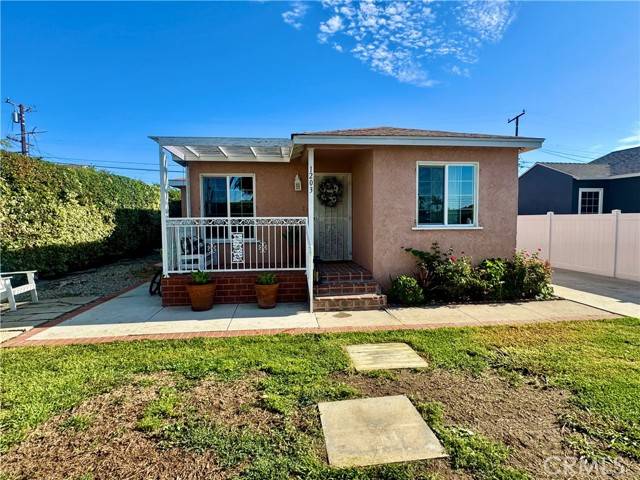 Compton, CA 90222,1203 W 134th Place