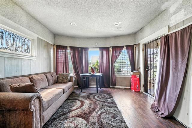 Los Angeles, CA 90011,1459 E 43rd Street