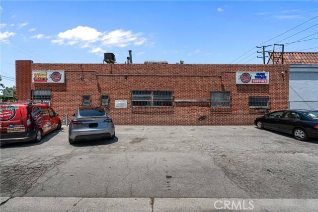 Commerce, CA 90040,5711 Sheila Street