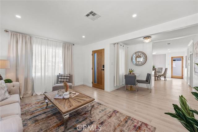 Downey, CA 90242,8502 Comolette