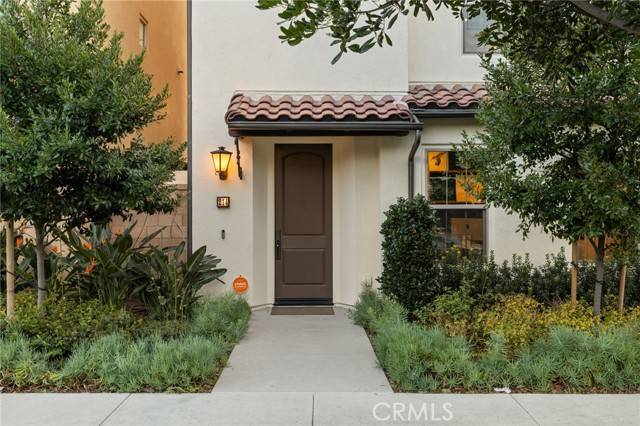 Irvine, CA 92618,214 Elkhorn