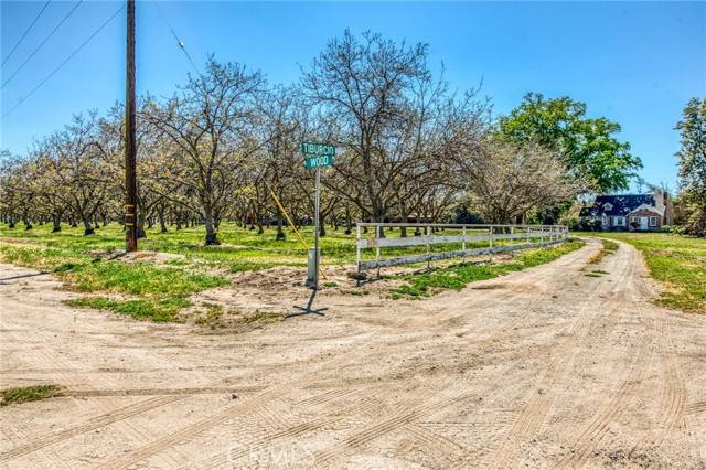 Laton, CA 93242,21530 Tiburico Avenue