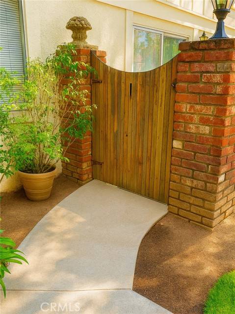 Fresno, CA 93704,5090 N Roosevelt #11