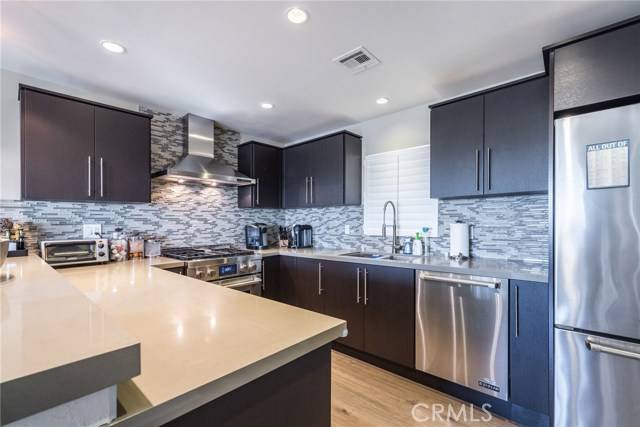 Granada Hills (los Angeles), CA 91344,15614 Hillview Lane #4