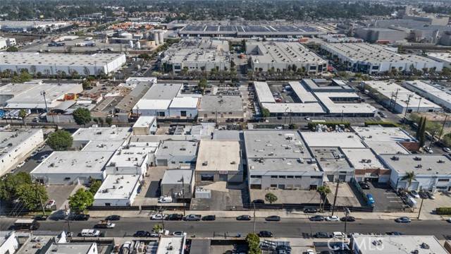 Van Nuys (los Angeles), CA 91406,15933 Arminta Street