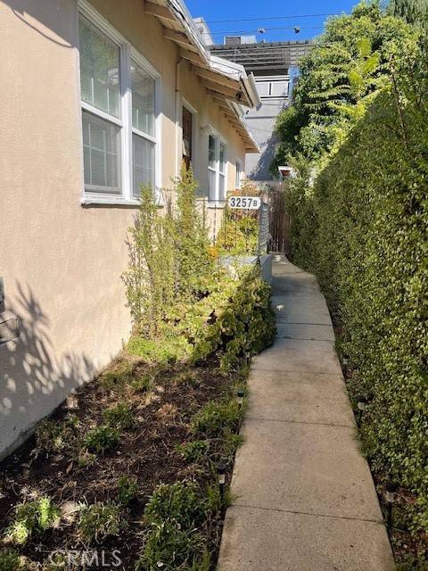 Glendale, CA 91214,3257 Honolulu Avenue