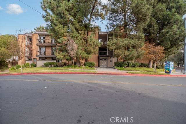 Glendale, CA 91206,1745 Holly Drive #201