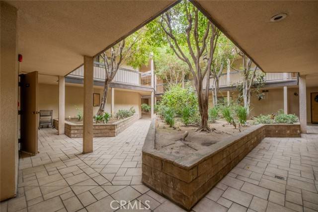 Glendale, CA 91206,1745 Holly Drive #201