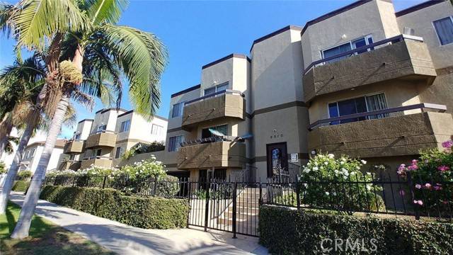 Los Angeles, CA 90038,6016 Romaine Street #110