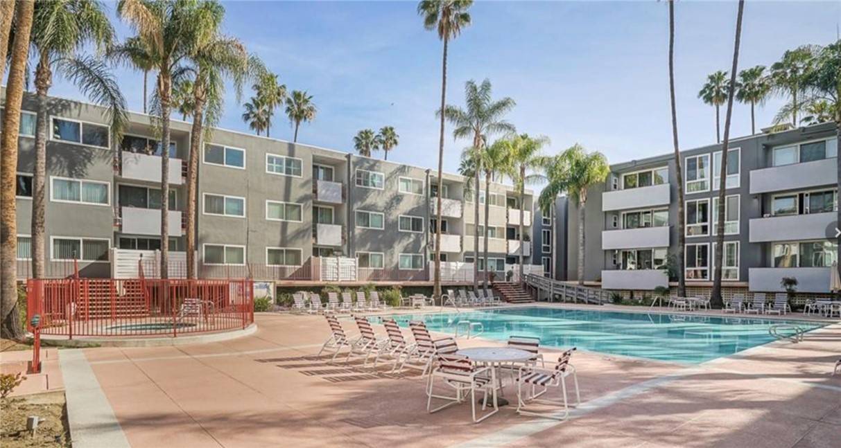 Sherman Oaks, CA 91423,4915 Tyrone Avenue #335