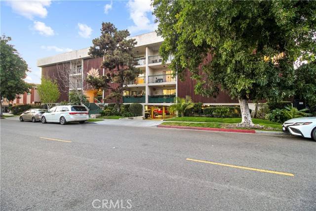 Glendale, CA 91203,333 Burchett Street #304