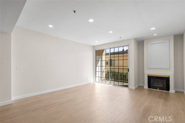 Sherman Oaks, CA 91423,4348 Mammoth Avenue #102