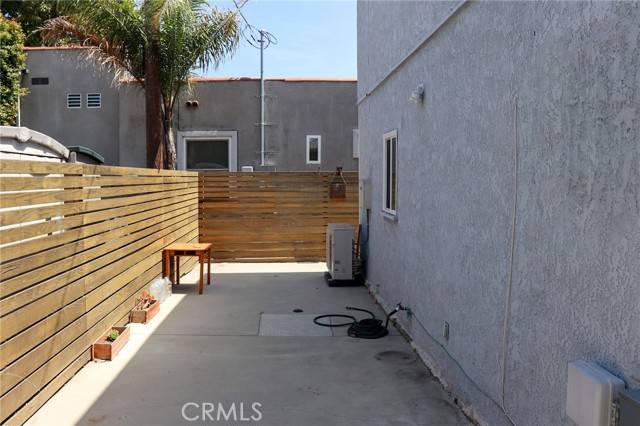 Burbank, CA 91505,940 N Naomi