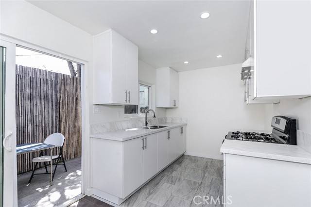 North Hollywood (los Angeles), CA 91601,11304 Tiara Street #3