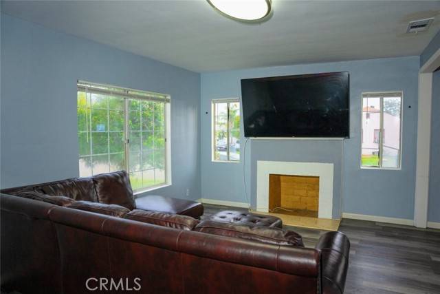 North Hollywood (los Angeles), CA 91605,7701 Camellia Avenue