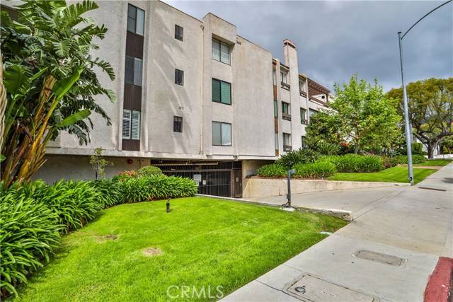 Glendale, CA 91202,1325 Valley View Road #210
