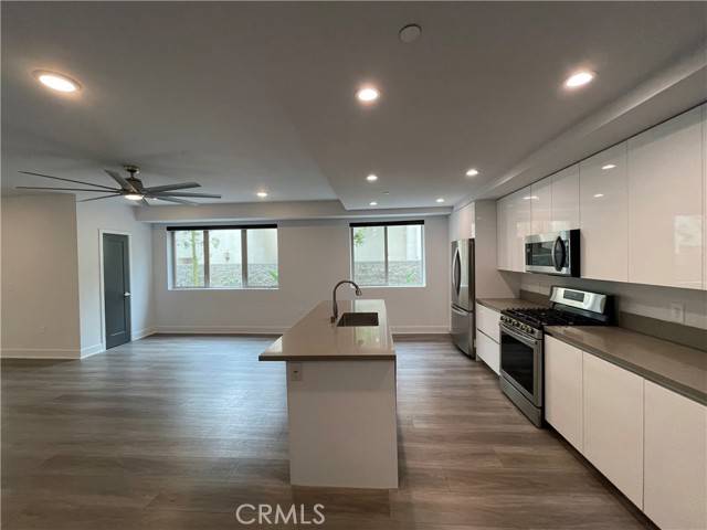Glendale, CA 91205,518 E Windsor Road #106
