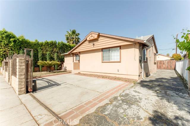 North Hollywood (los Angeles), CA 91605,7106 Teesdale Avenue