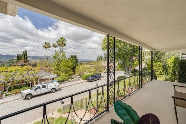 Glendale, CA 91202,523 Meadows Dr.