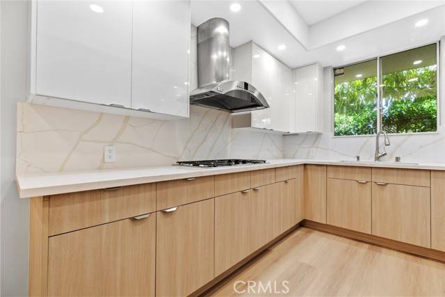 Studio City (los Angeles), CA 91604,12633 Moorpark Street #111