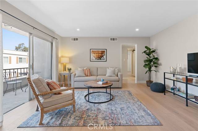 North Hollywood (los Angeles), CA 91602,10707 Camarillo Street #314
