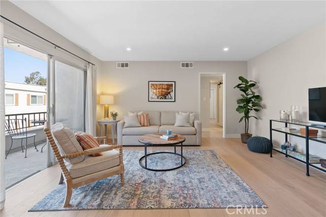 North Hollywood (los Angeles), CA 91602,10707 Camarillo Street #314