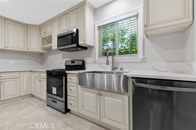 Reseda (los Angeles), CA 91335,6711 Rhea Avenue