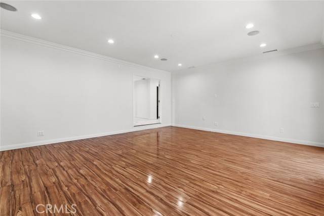 Van Nuys (los Angeles), CA 91406,15419 Valerio Street